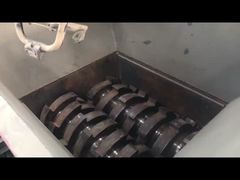 Παρακολουθήστε: Βιτρίνα εργοστασίων ανακύκλωσης πλαστικών πλαστικών μηχανών τεμαχισμού δύο αξόνων τύπου διάτμησης 2-3 tph