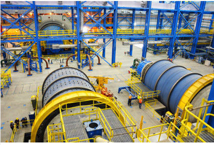 Ορυκτή σφαιρών μύλων μηχανή μύλων σφαιρών δικτυωτού πλέγματος τύπων υπερχείλισης μύλων μεταλλεύματος αλέθοντας