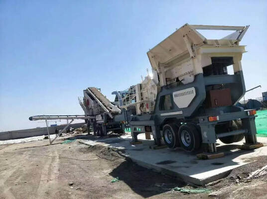 Το κινητό εργοστάσιο θρυμματισμού λειτουργεί ομαλά με σταθερή παραγωγή υλικού