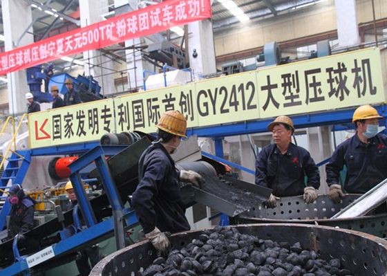 Η μηχανή Fumier υψηλών ανθρακόπλινθων GY1050 50TPH και η σφαίρα σιδηρομεταλλεύματος σφουγγαριών πιέζουν την τιμή εργοστασίων μηχανών